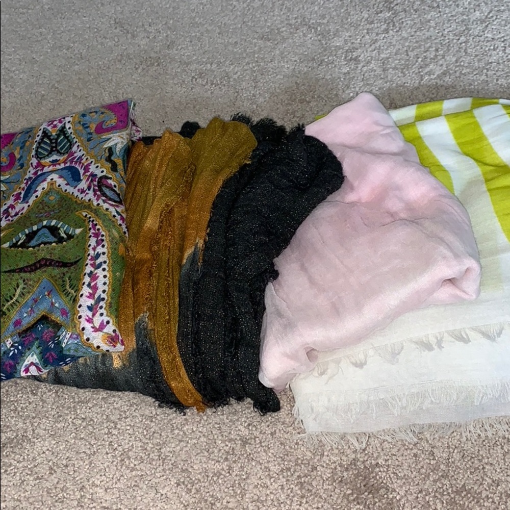 Scarf bundle 4 for 45 dollars 💵